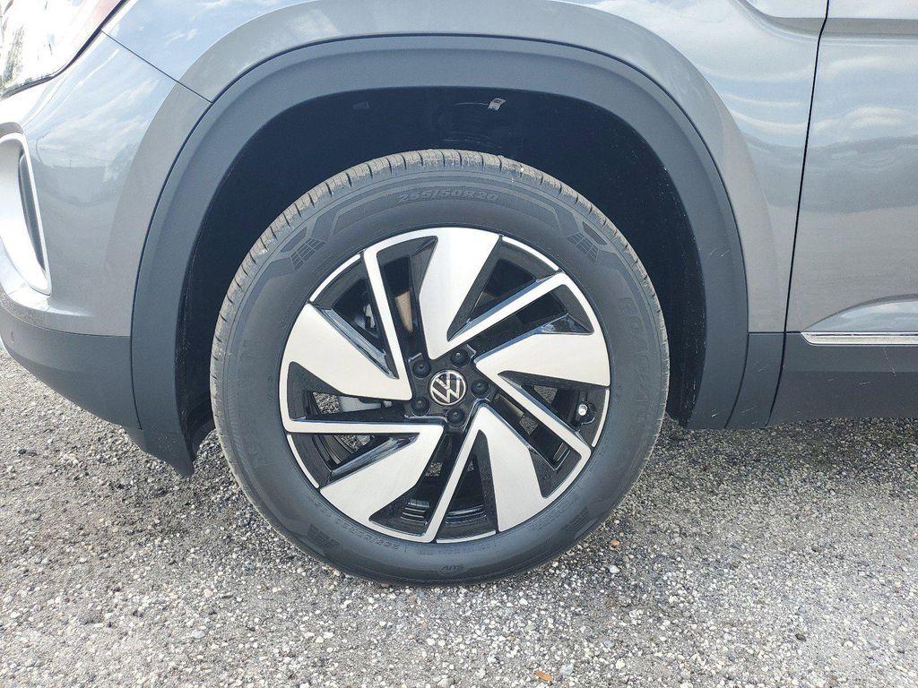 new 2025 Volkswagen Atlas car, priced at $44,301