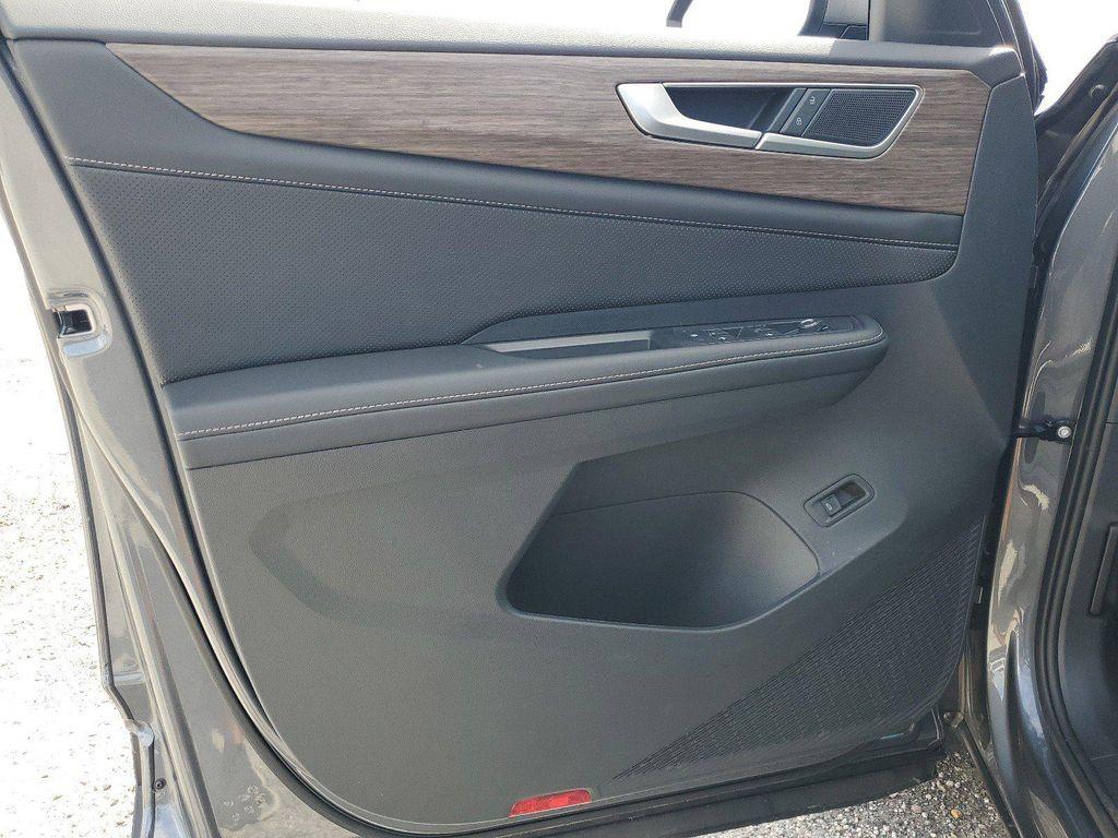 new 2025 Volkswagen Atlas car, priced at $44,301