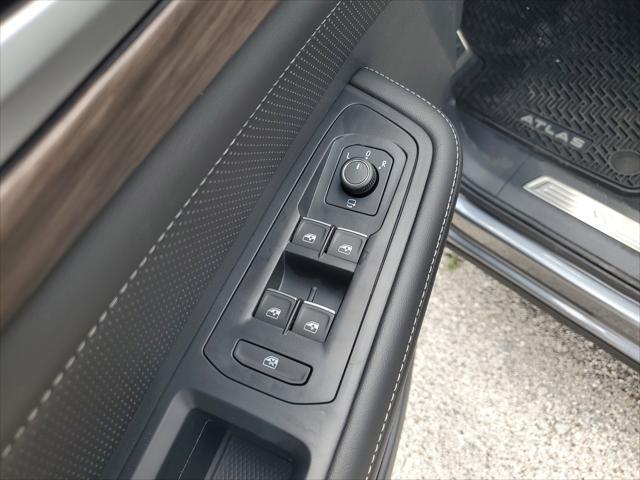 new 2025 Volkswagen Atlas car, priced at $52,328