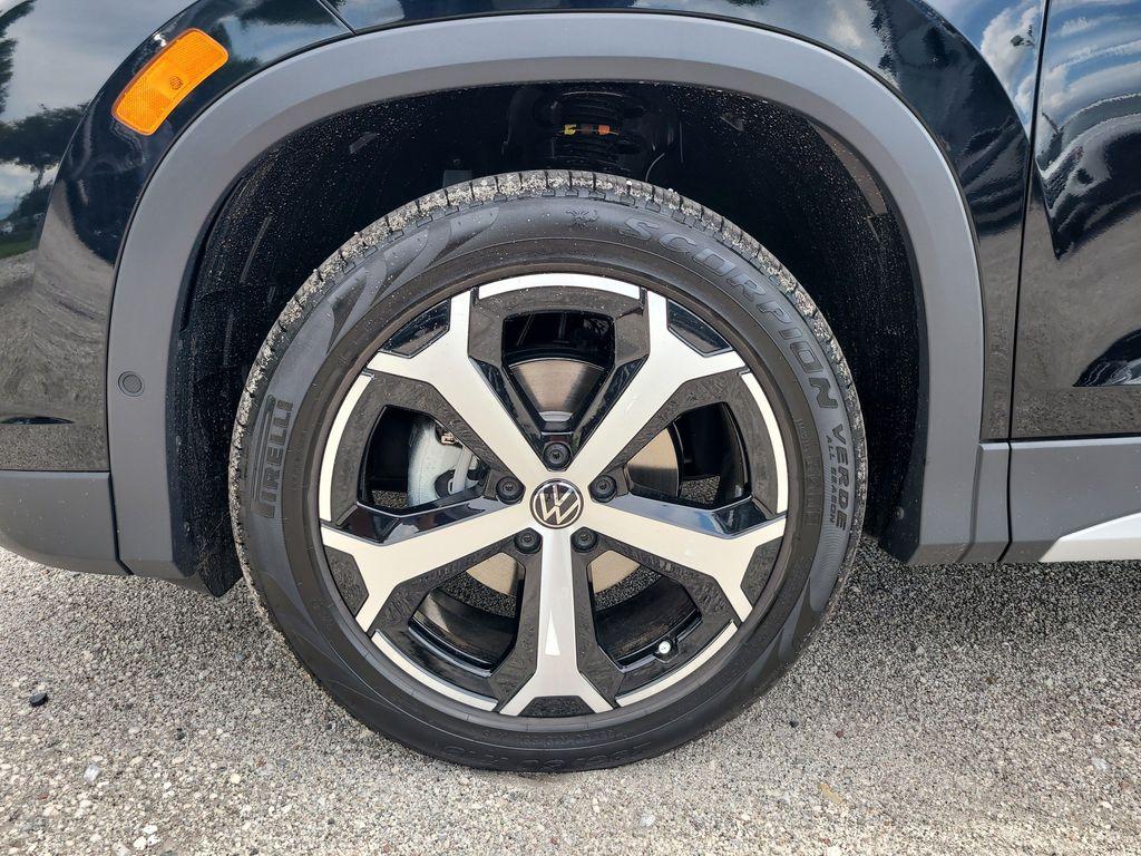 new 2025 Volkswagen Tiguan car, priced at $32,429