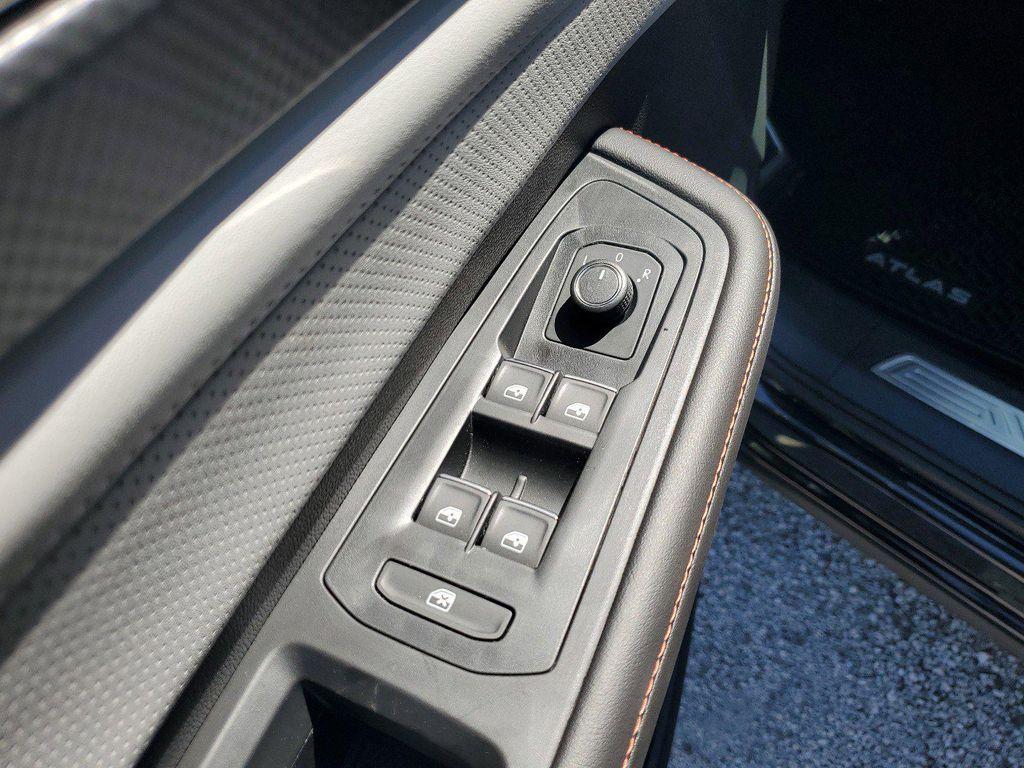 new 2025 Volkswagen Atlas car, priced at $42,193