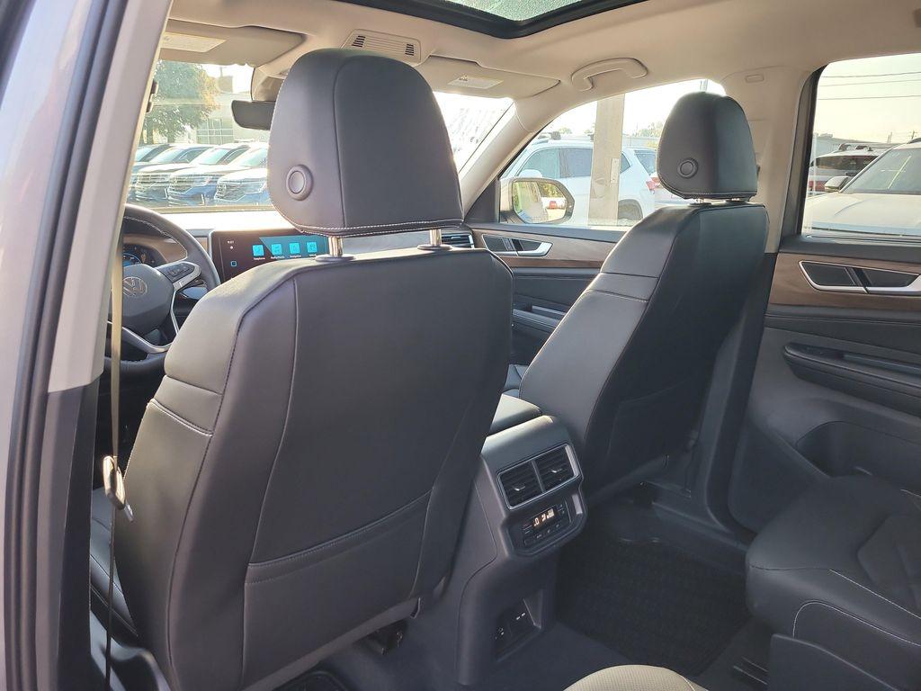 new 2026 Volkswagen Atlas car, priced at $46,610