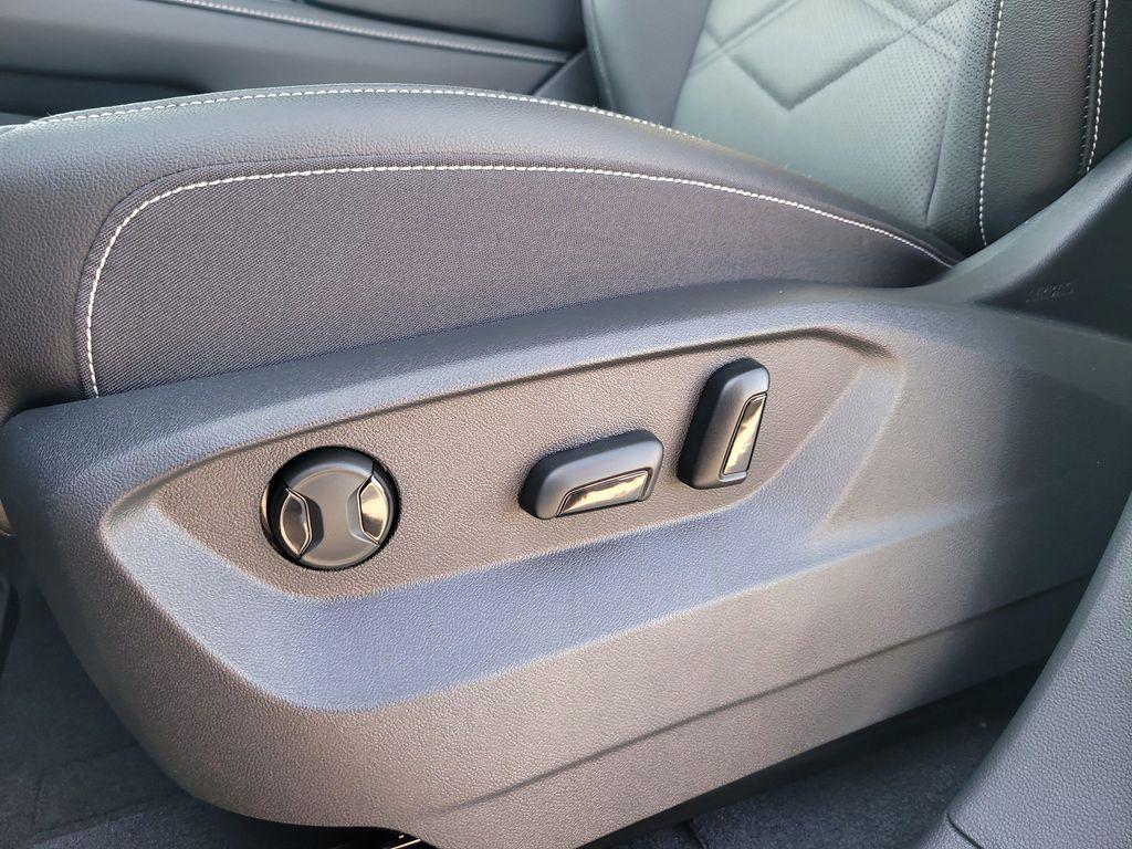new 2026 Volkswagen Atlas car, priced at $46,610