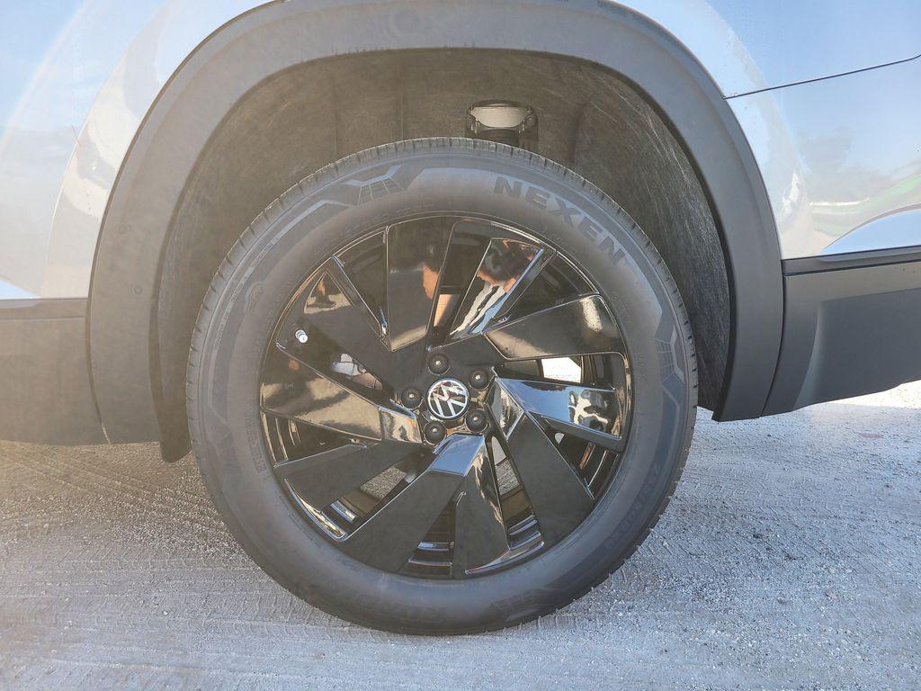 new 2026 Volkswagen Atlas car, priced at $46,610