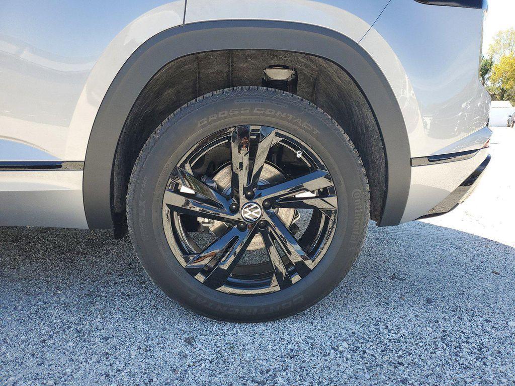 new 2025 Volkswagen Atlas Cross Sport car, priced at $46,036