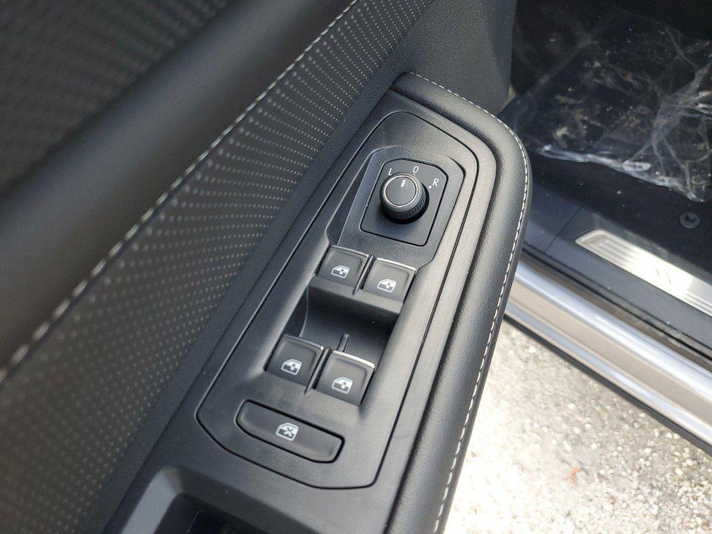 new 2025 Volkswagen Atlas Cross Sport car, priced at $45,036