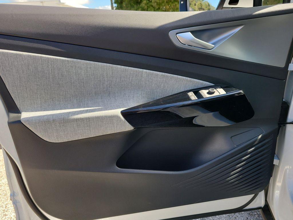 new 2025 Volkswagen ID.4 car, priced at $40,730