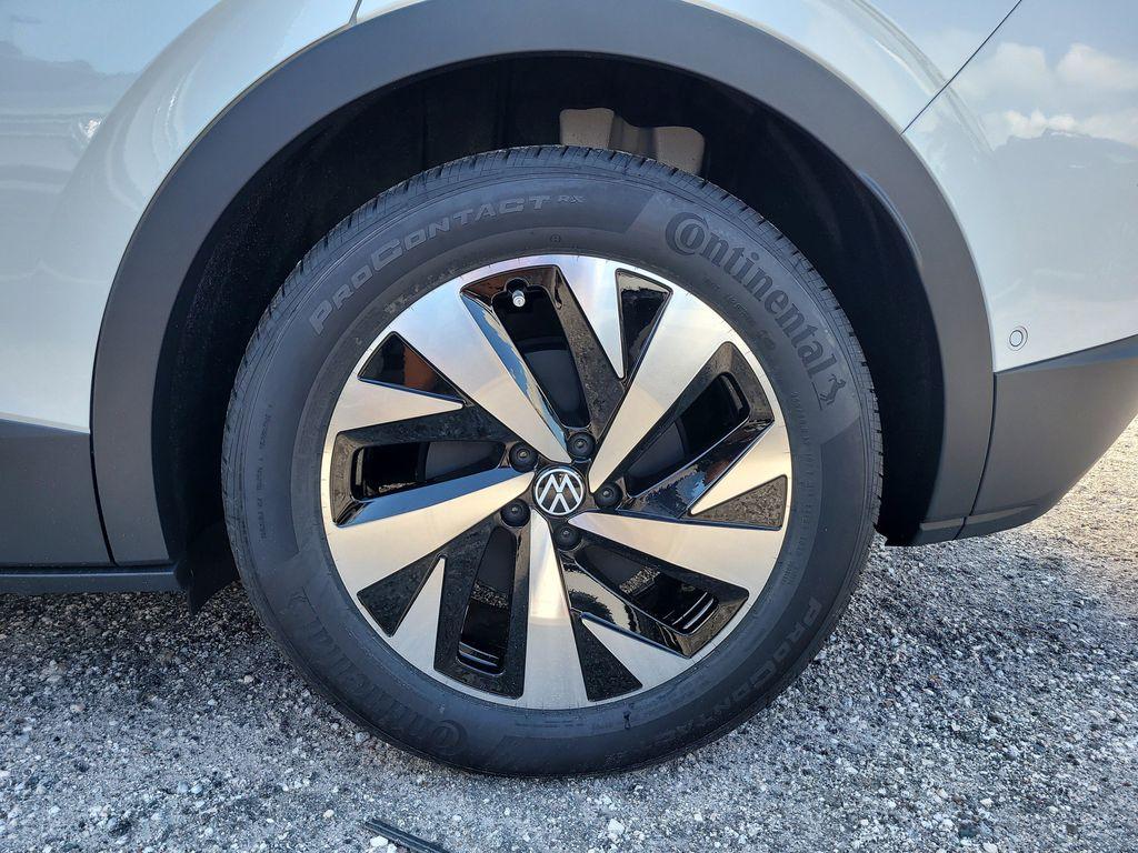 new 2025 Volkswagen ID.4 car, priced at $40,730