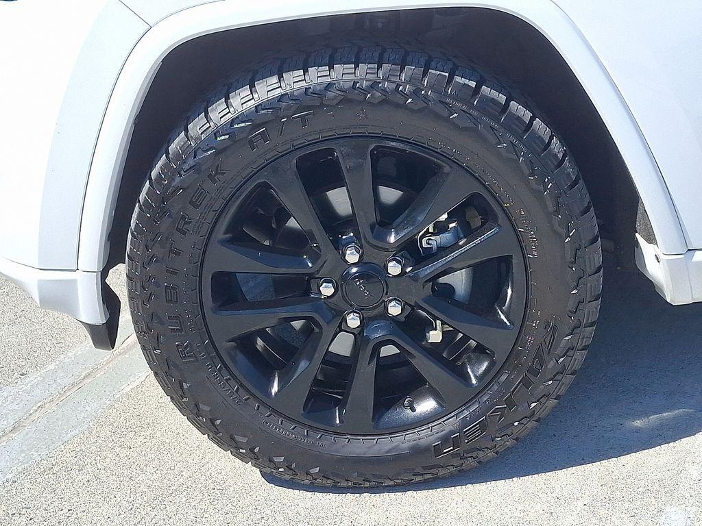 used 2018 Jeep Grand Cherokee car, priced at $18,435