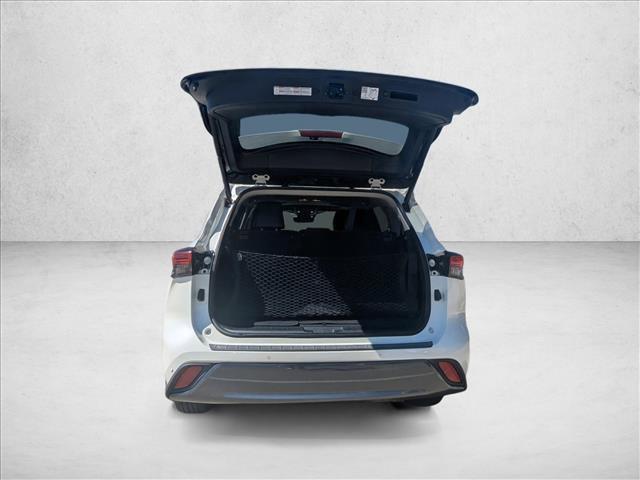 used 2021 Toyota Highlander Hybrid car, priced at $35,081