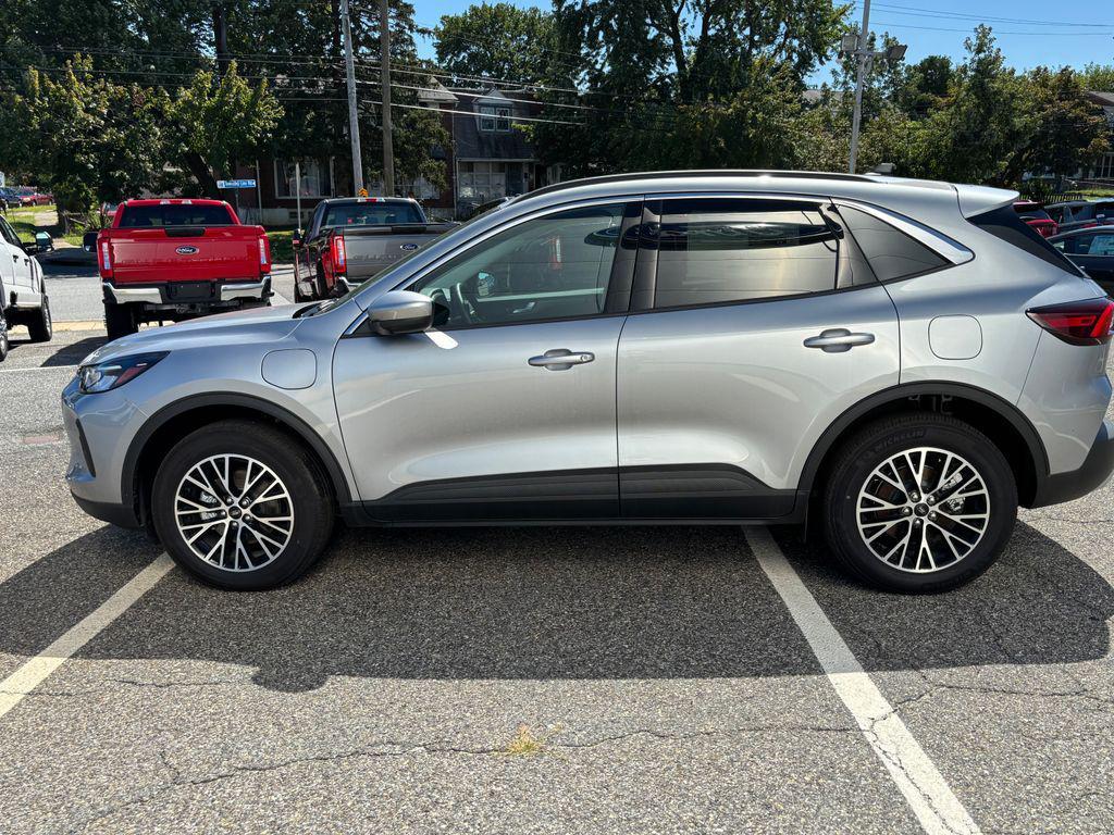 new 2024 Ford Escape PHEV car, priced at $31,995