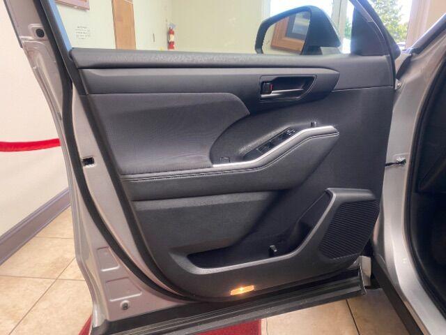 used 2024 Toyota Highlander car, priced at $37,400