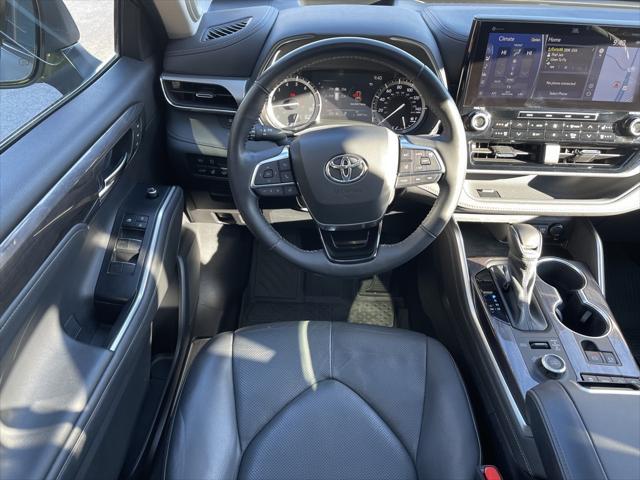 used 2021 Toyota Highlander car, priced at $36,000