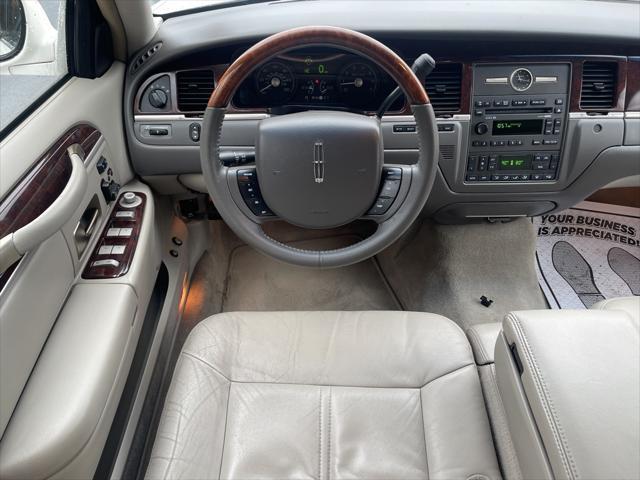 used 2009 Lincoln Town Car car, priced at $12,500