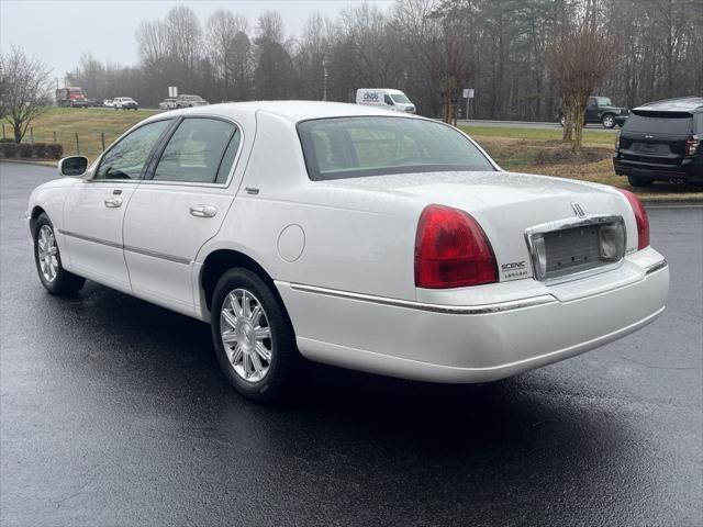 used 2009 Lincoln Town Car car, priced at $12,500