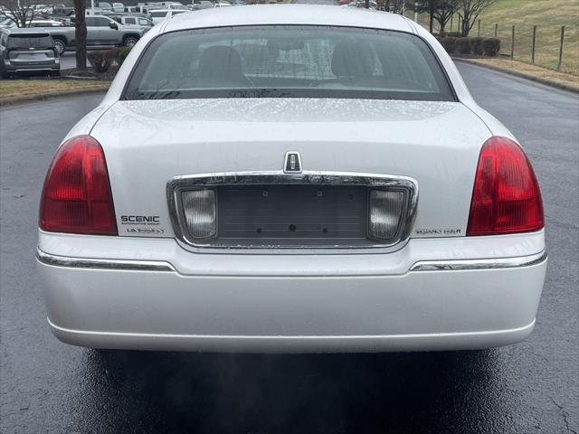 used 2009 Lincoln Town Car car, priced at $12,500