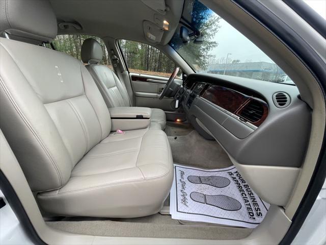 used 2009 Lincoln Town Car car, priced at $12,500