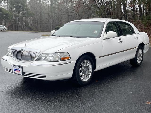 used 2009 Lincoln Town Car car, priced at $12,500