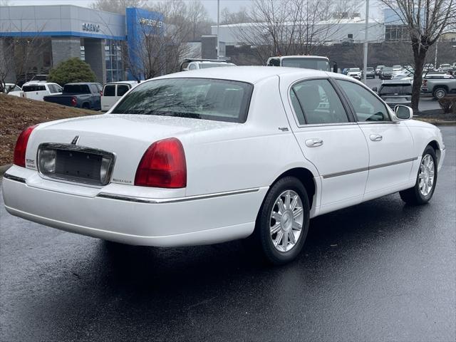 used 2009 Lincoln Town Car car, priced at $12,500