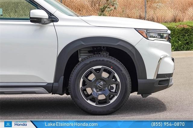 new 2025 Honda Pilot car, priced at $45,350