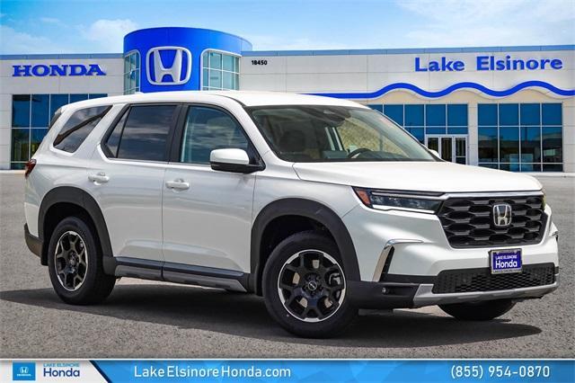 new 2025 Honda Pilot car, priced at $45,350