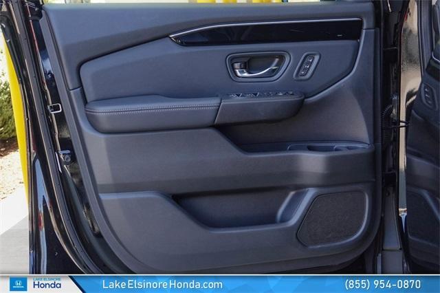 new 2025 Honda Pilot car, priced at $45,336