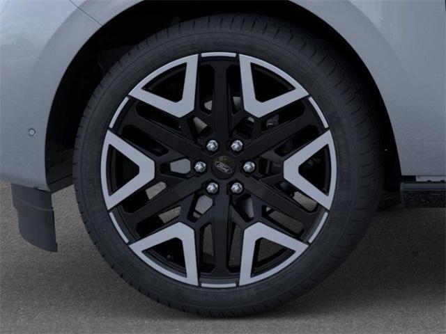 new 2025 Ford Expedition car, priced at $87,326