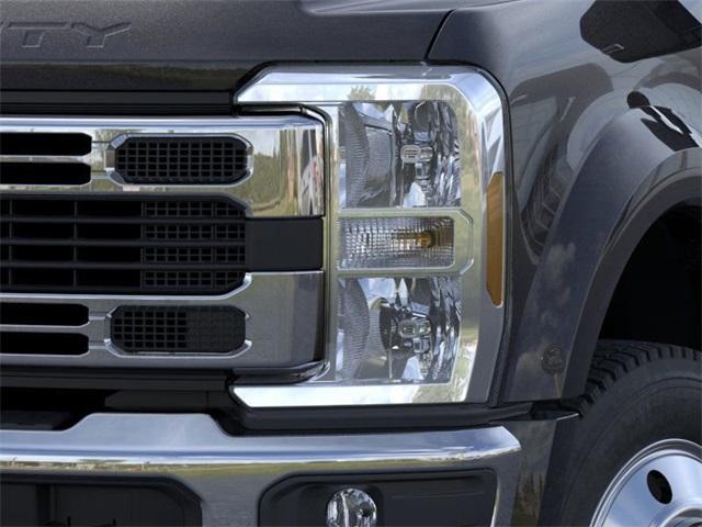 new 2025 Ford F-450 car, priced at $68,323