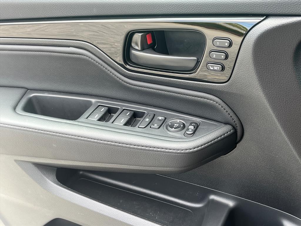 used 2025 Honda Odyssey car, priced at $45,483