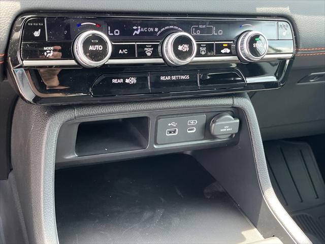 new 2025 Honda Pilot car, priced at $44,205