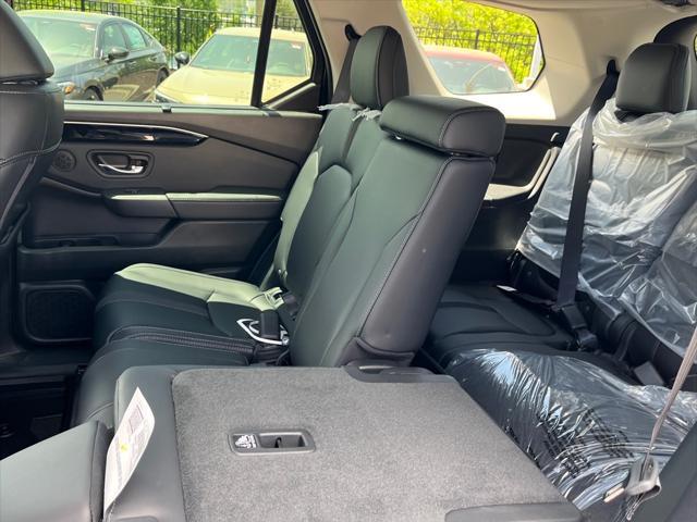 new 2025 Honda Pilot car, priced at $44,950