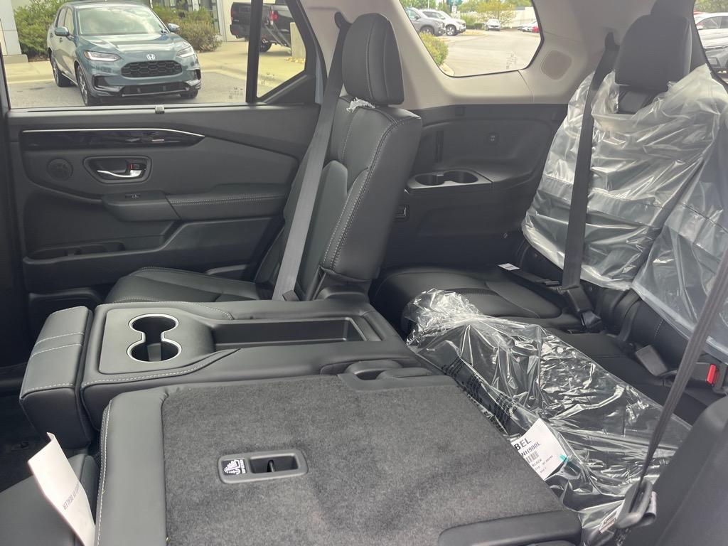 new 2025 Honda Pilot car, priced at $48,450
