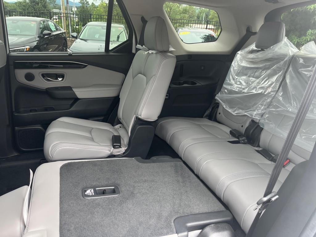 new 2025 Honda Pilot car, priced at $46,505