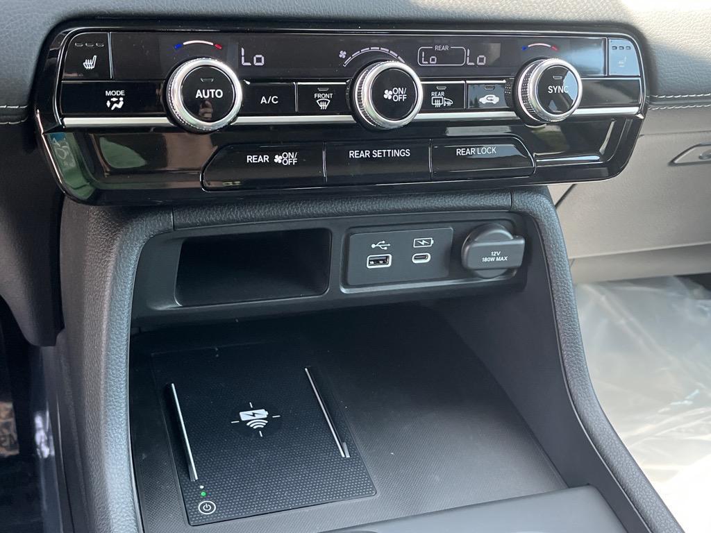 new 2025 Honda Pilot car, priced at $43,950