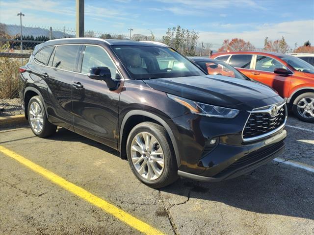 used 2021 Toyota Highlander car, priced at $40,945