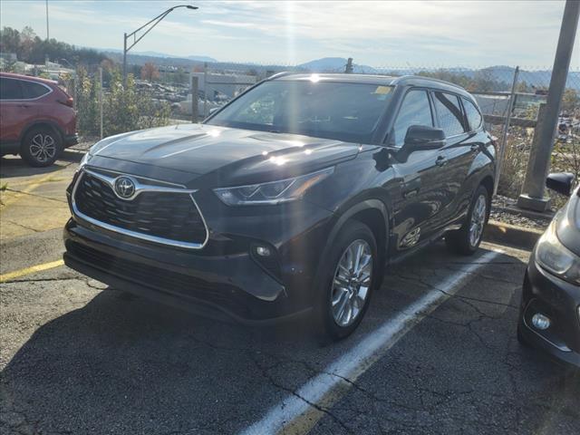 used 2021 Toyota Highlander car, priced at $40,945