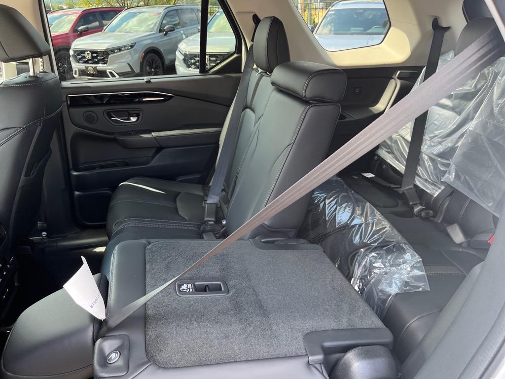new 2025 Honda Pilot car, priced at $46,550