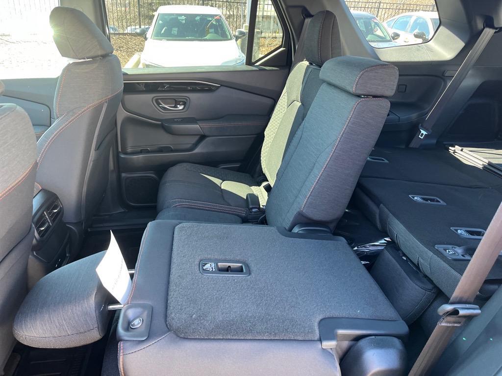 new 2025 Honda Pilot car, priced at $41,400