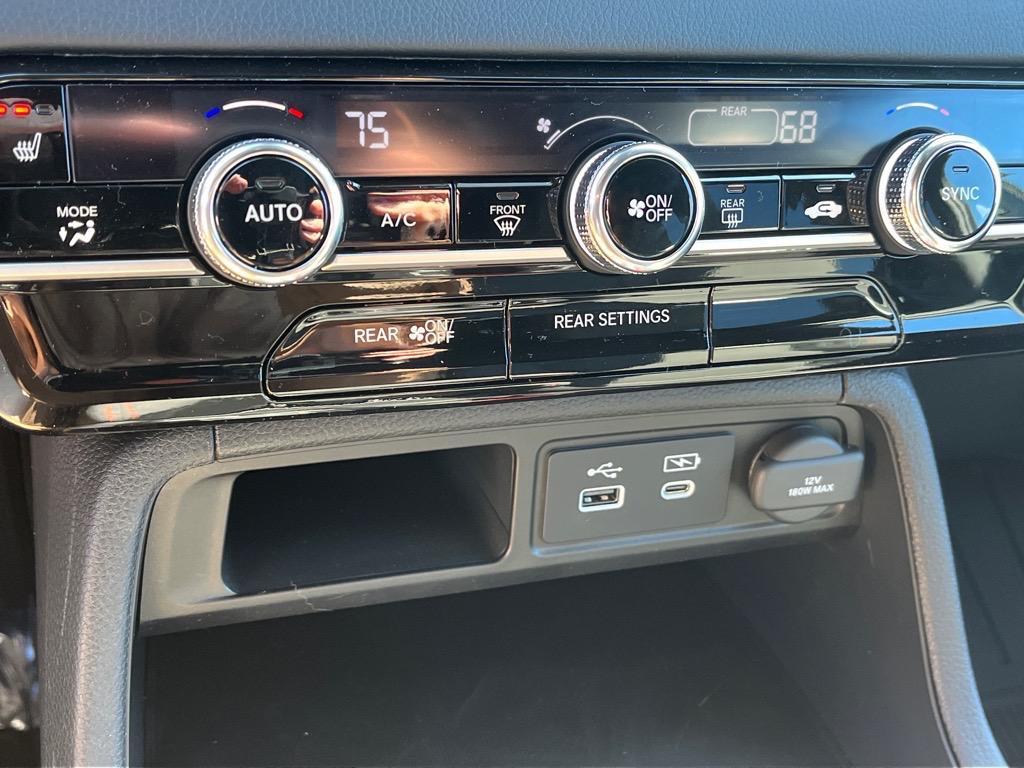 new 2025 Honda Pilot car, priced at $41,400
