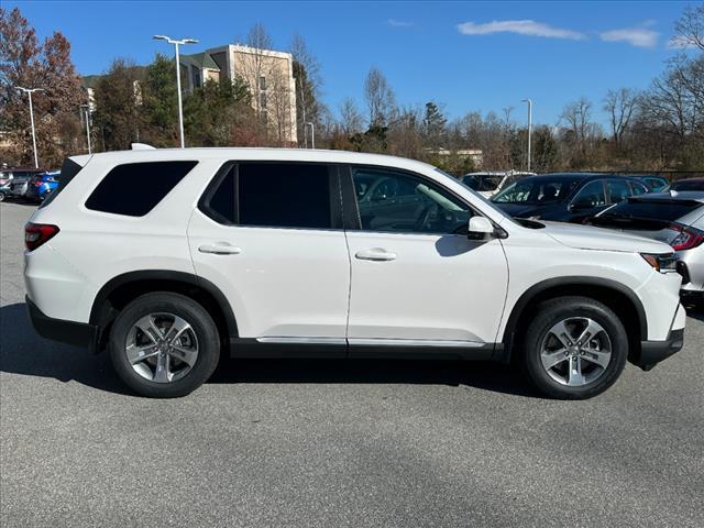 new 2025 Honda Pilot car, priced at $45,350