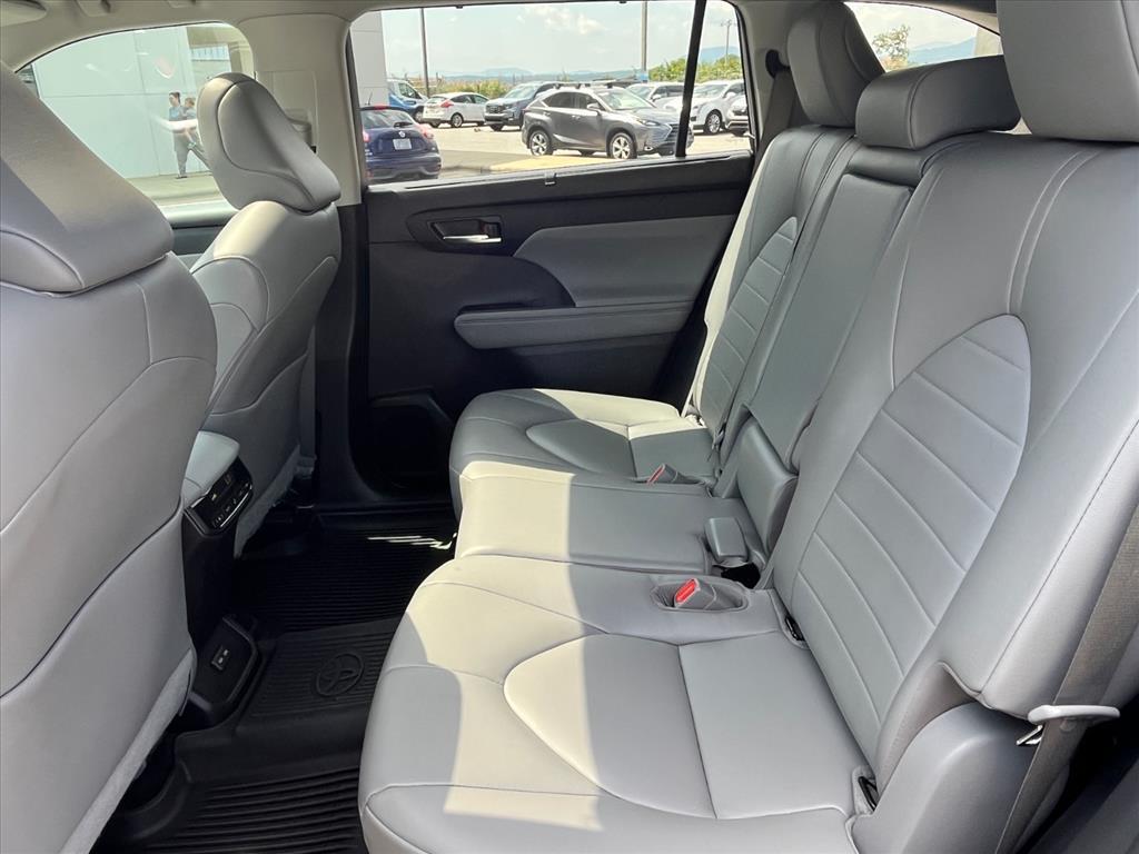 used 2023 Toyota Highlander car, priced at $40,907