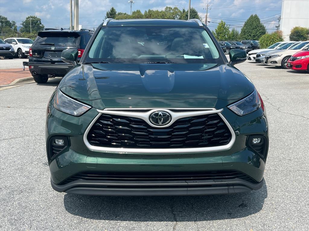 used 2023 Toyota Highlander car, priced at $40,907