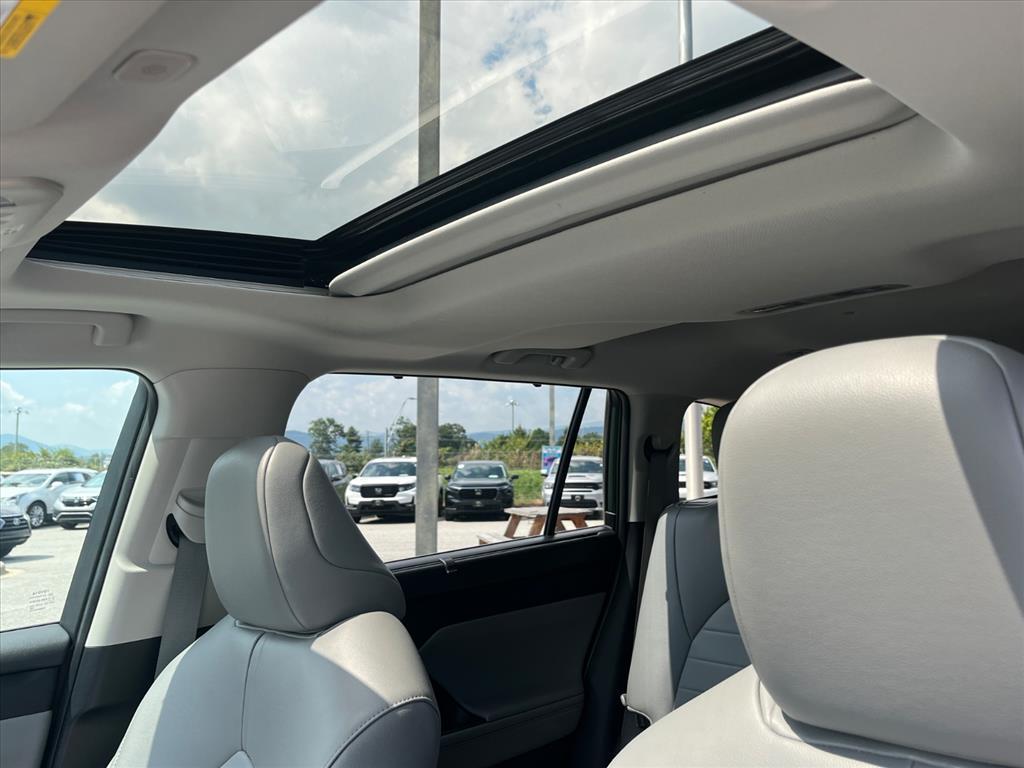 used 2023 Toyota Highlander car, priced at $40,907