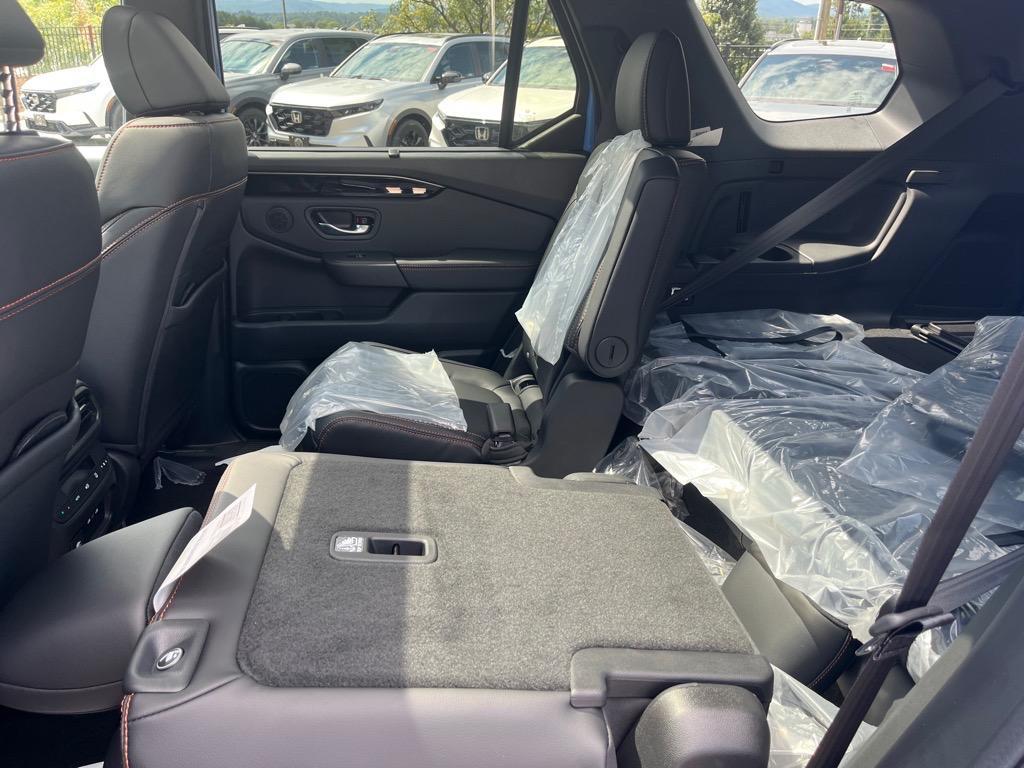 new 2025 Honda Pilot car, priced at $50,350
