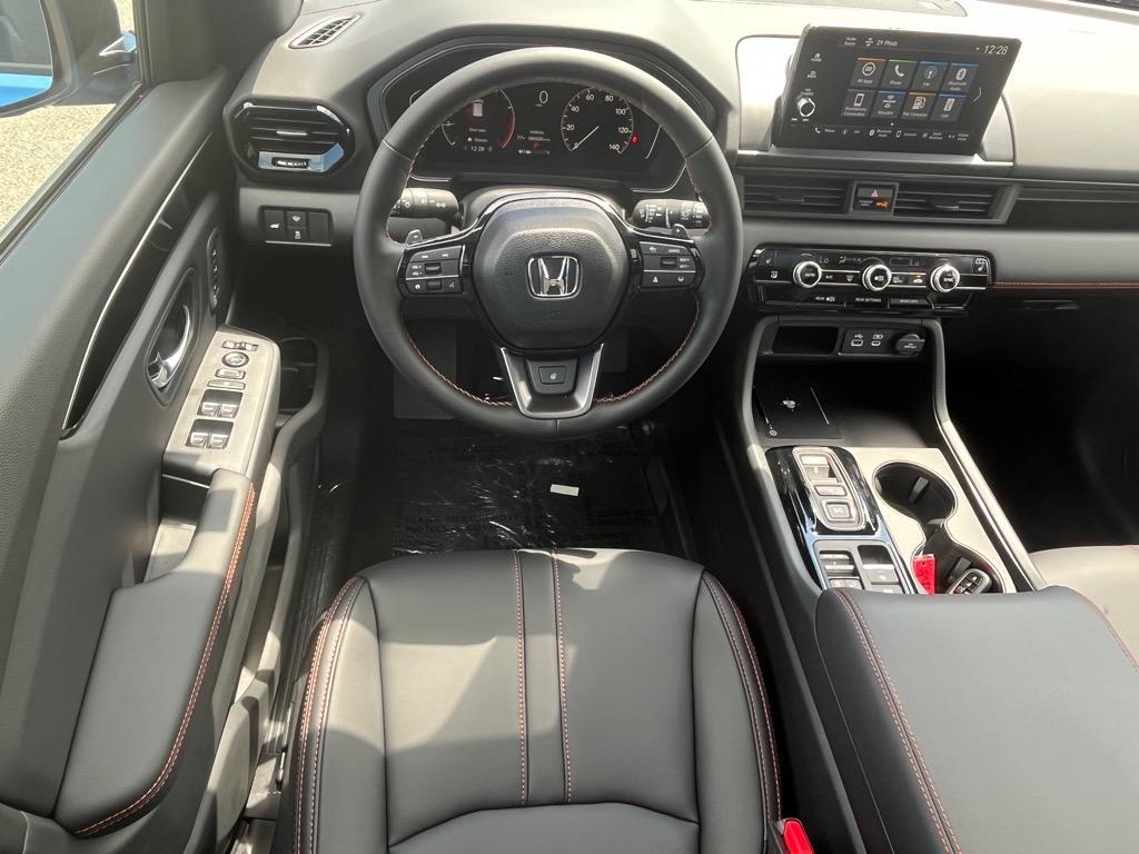 new 2025 Honda Pilot car, priced at $50,350