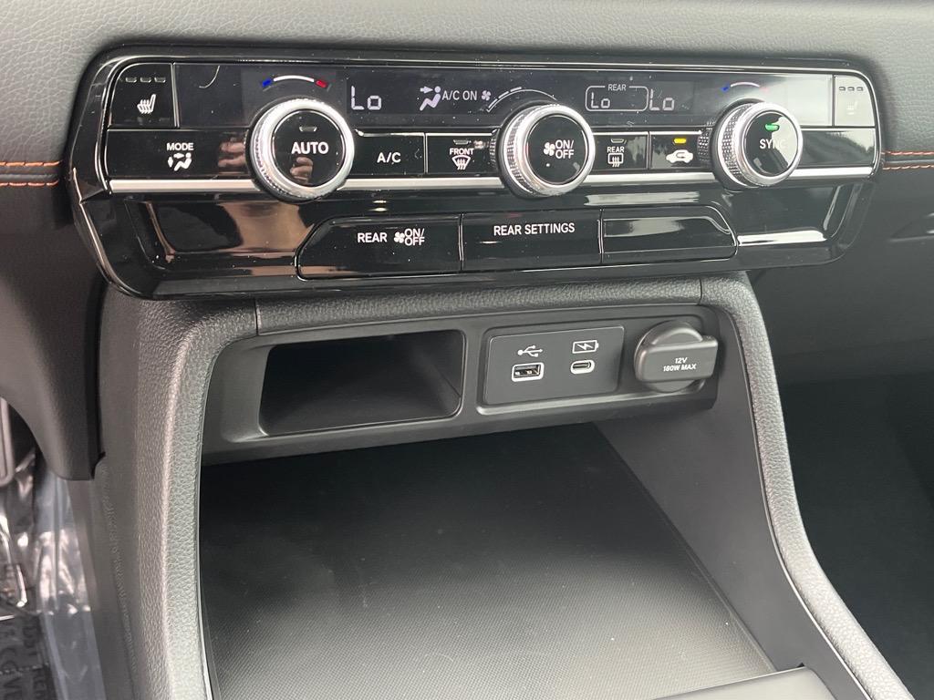 new 2025 Honda Pilot car, priced at $42,750
