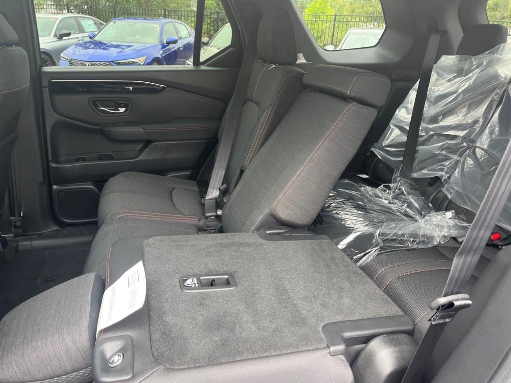 new 2025 Honda Pilot car, priced at $42,750