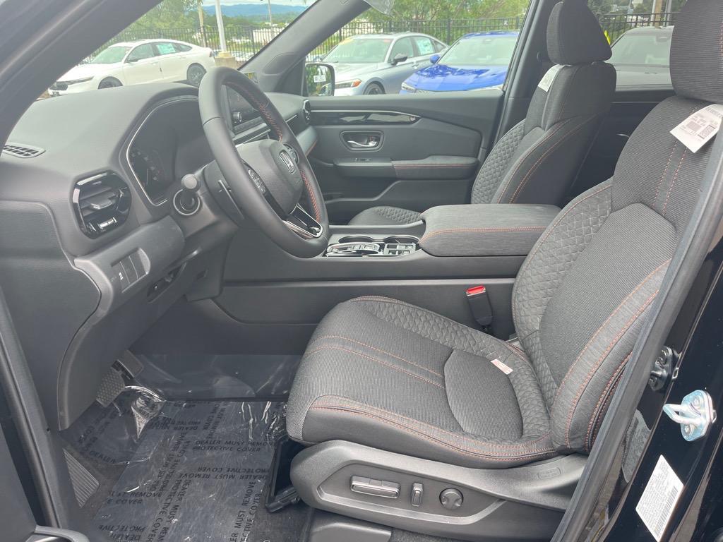 new 2025 Honda Pilot car, priced at $42,750