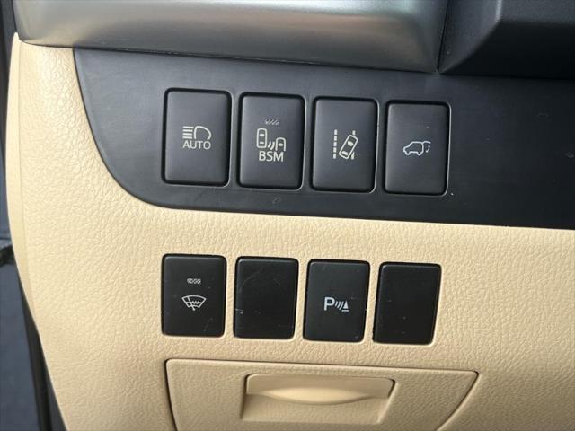 used 2015 Toyota Highlander car, priced at $19,989