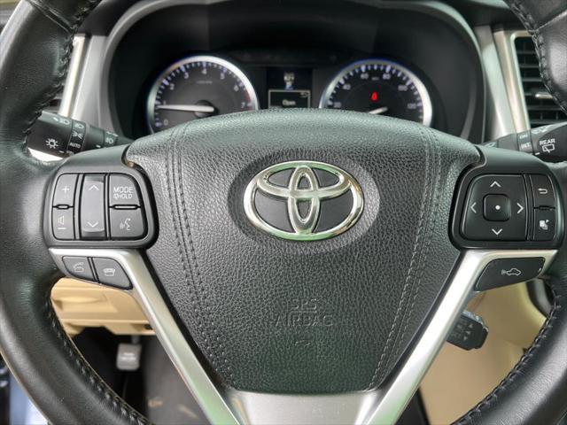 used 2015 Toyota Highlander car, priced at $19,989